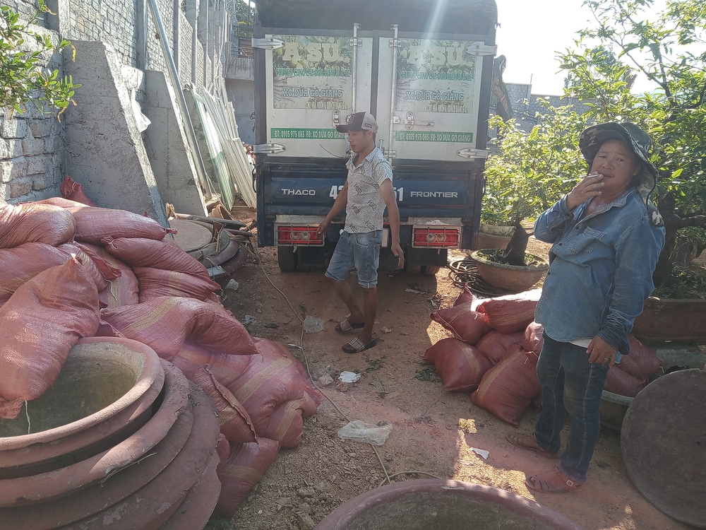 Chuan bi vat tu thi cong vuon rau san thuong